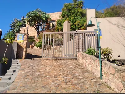 2 Bedroom House For Sale in Johannesburg - qxlu.webp