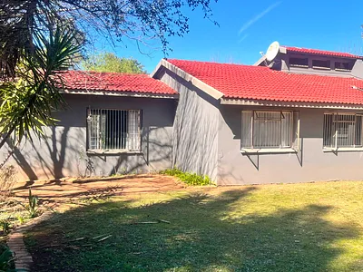 3 Bedroom House For Sale in Alberton - V0M6.webp