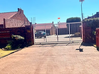 2 Bedroom Townhouse For Sale in Alberton - DoEV.webp