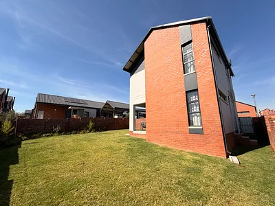 4 Bedroom House For Sale in Randburg - BDuU.webp