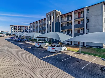 2 Bedroom Apartment For Sale in Roodepoort - rSu2.webp