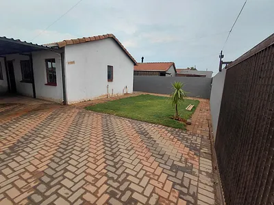 3 Bedroom House To Rent in Soweto - img