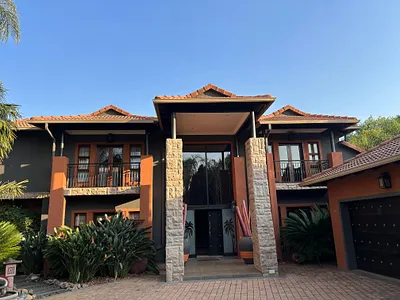 4 Bedroom House For Sale in Roodepoort - ZTXx.webp