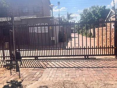 3 Bedroom Apartment To Rent in Alberton - g6T5.webp