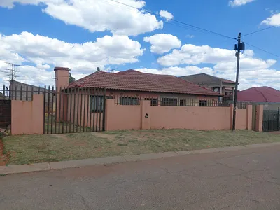 3 Bedroom House To Rent in Soweto - EcWa.webp