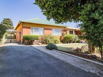 3 Bedroom House For Sale in Johannesburg - P2vF.webp