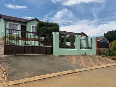 3 Bedroom House For Sale in Johannesburg - 5UOi.webp