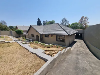 6 Bedroom House For Sale in Johannesburg - wfF1.webp