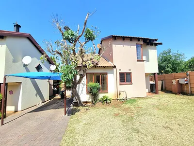 2 Bedroom Townhouse For Sale in Johannesburg - 5Yl9.webp
