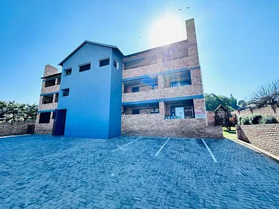 3 Bedroom Townhouse For Sale in Alberton - Iom0.webp