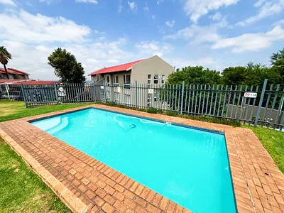2 Bedroom Townhouse For Sale in Alberton - x7j3.webp