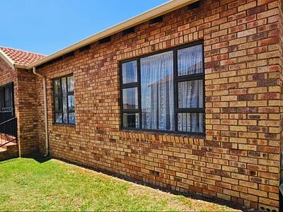 3 Bedroom Townhouse For Sale in Alberton - 2QHE.webp