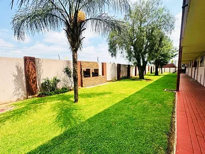 2 Bedroom Townhouse For Sale in Alberton - 8SJr.webp