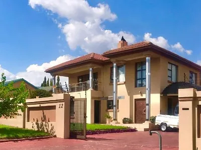 5 Bedroom House For Sale in Johannesburg - xNRN.webp