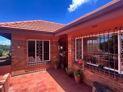 3 Bedroom House For Sale in Johannesburg - 7XzN.webp