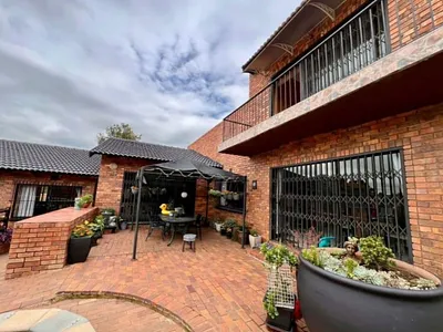 4 Bedroom House For Sale in Johannesburg - awZL.webp