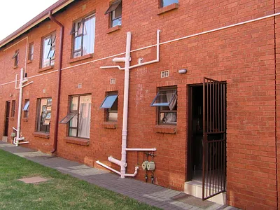 2 Bedroom Townhouse For Sale in Alberton - 2MYy.webp