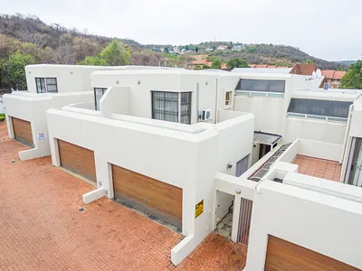 3 Bedroom Townhouse For Sale in Johannesburg - JQci.webp