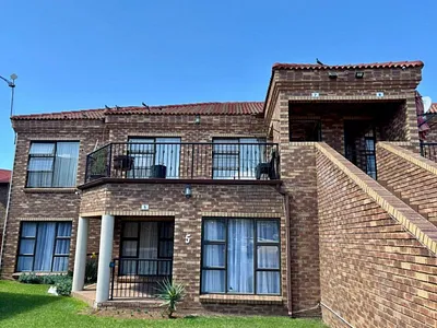2 Bedroom Townhouse For Sale in Johannesburg - 4NK1.webp