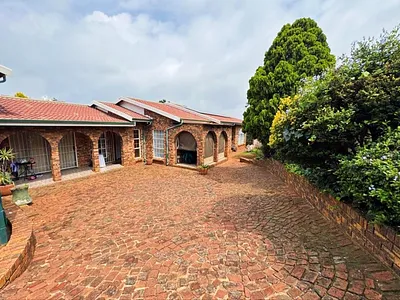 3 Bedroom House For Sale in Johannesburg - 6rBH.webp