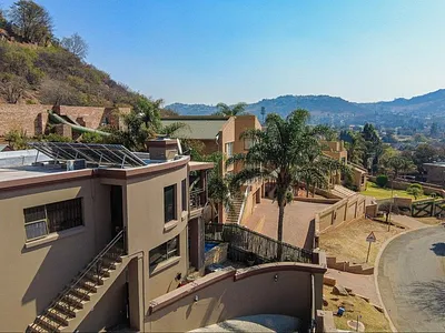 4 Bedroom Townhouse For Sale in Johannesburg - DvYm.webp