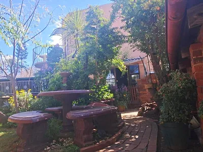6 Bedroom House For Sale in Johannesburg - tWTg.webp