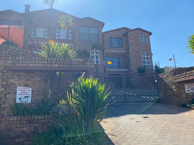 2 Bedroom Townhouse For Sale in Johannesburg - a6y0.webp