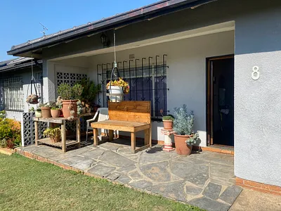 4 Bedroom House For Sale in Johannesburg - OOVL.webp