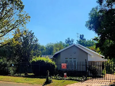 4 Bedroom House For Sale in Alberton - qtE4.webp