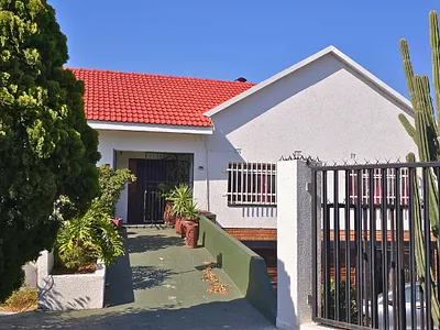 6 Bedroom House For Sale in Johannesburg - 9GKb.webp