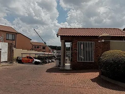 2 Bedroom House For Sale in Johannesburg - nWhr.webp