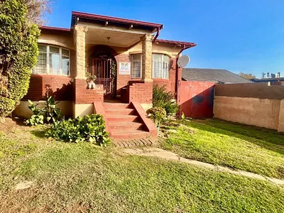 3 Bedroom House For Sale in Johannesburg - 8t9M.webp