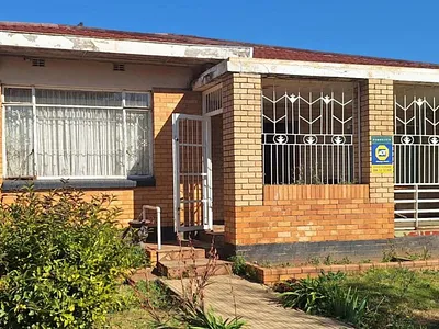 4 Bedroom House For Sale in Johannesburg - bb2j.webp