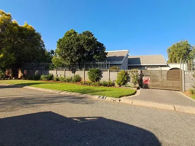 6 Bedroom House For Sale in Johannesburg - 7qrR.webp