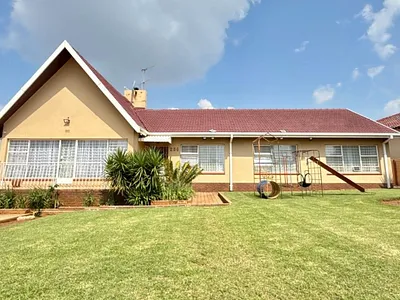 4 Bedroom House For Sale in Johannesburg - QDoM.webp