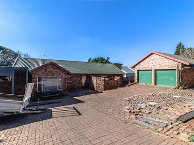 4 Bedroom House For Sale in Roodepoort - cwEC.webp