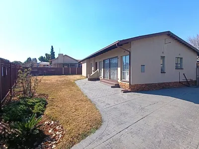 3 Bedroom House For Sale in Alberton - CZXd.webp