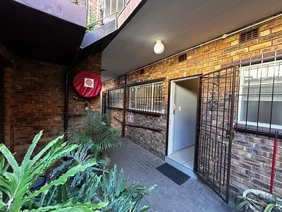 3 Bedroom Townhouse For Sale in Alberton - Z0tV.webp