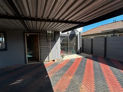 4 Bedroom Townhouse For Sale in Alberton - G1uc.webp