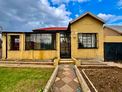 3 Bedroom House For Sale in Johannesburg - qajh.webp
