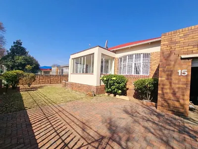 4 Bedroom House For Sale in Johannesburg - img