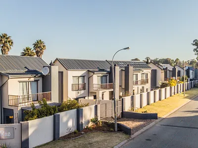 3 Bedroom Townhouse For Sale in Kempton Park - img