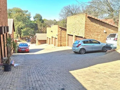 3 Bedroom Townhouse For Sale in Alberton - 8NmW.webp