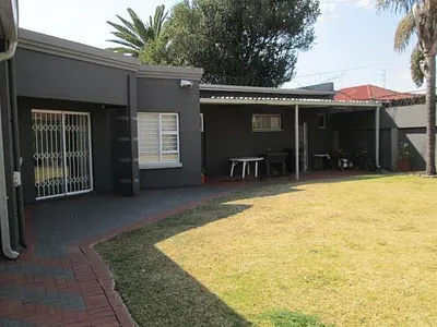 3 Bedroom House For Sale in Johannesburg - oRpr.webp