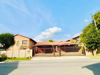 3 Bedroom Townhouse For Sale in Alberton - M33X.webp