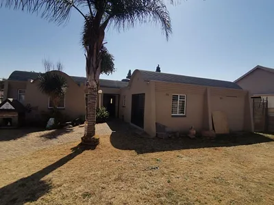 4 Bedroom House For Sale in Alberton - Vdj5.webp