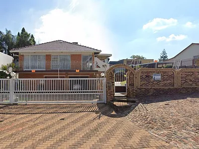 4 Bedroom House For Sale in Johannesburg - FNc7.webp