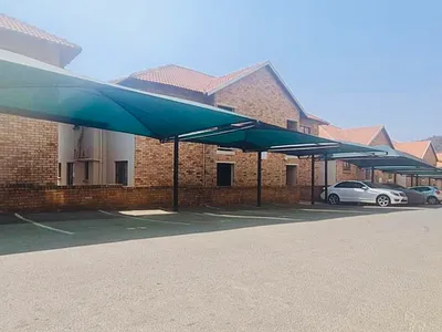 3 Bedroom Townhouse For Sale in Johannesburg - Hw9n.webp
