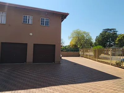 6 Bedroom House For Sale in Alberton - rmGH.webp