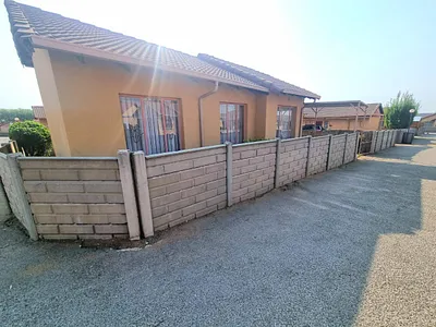 2 Bedroom Townhouse To Rent in Johannesburg - G7k8.webp